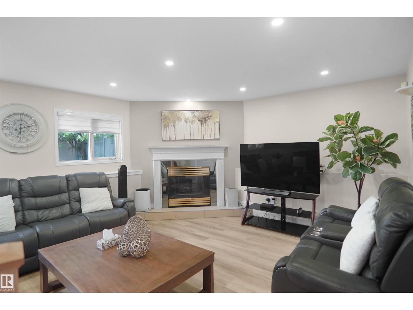 15536 70 St Nw, Edmonton, AB