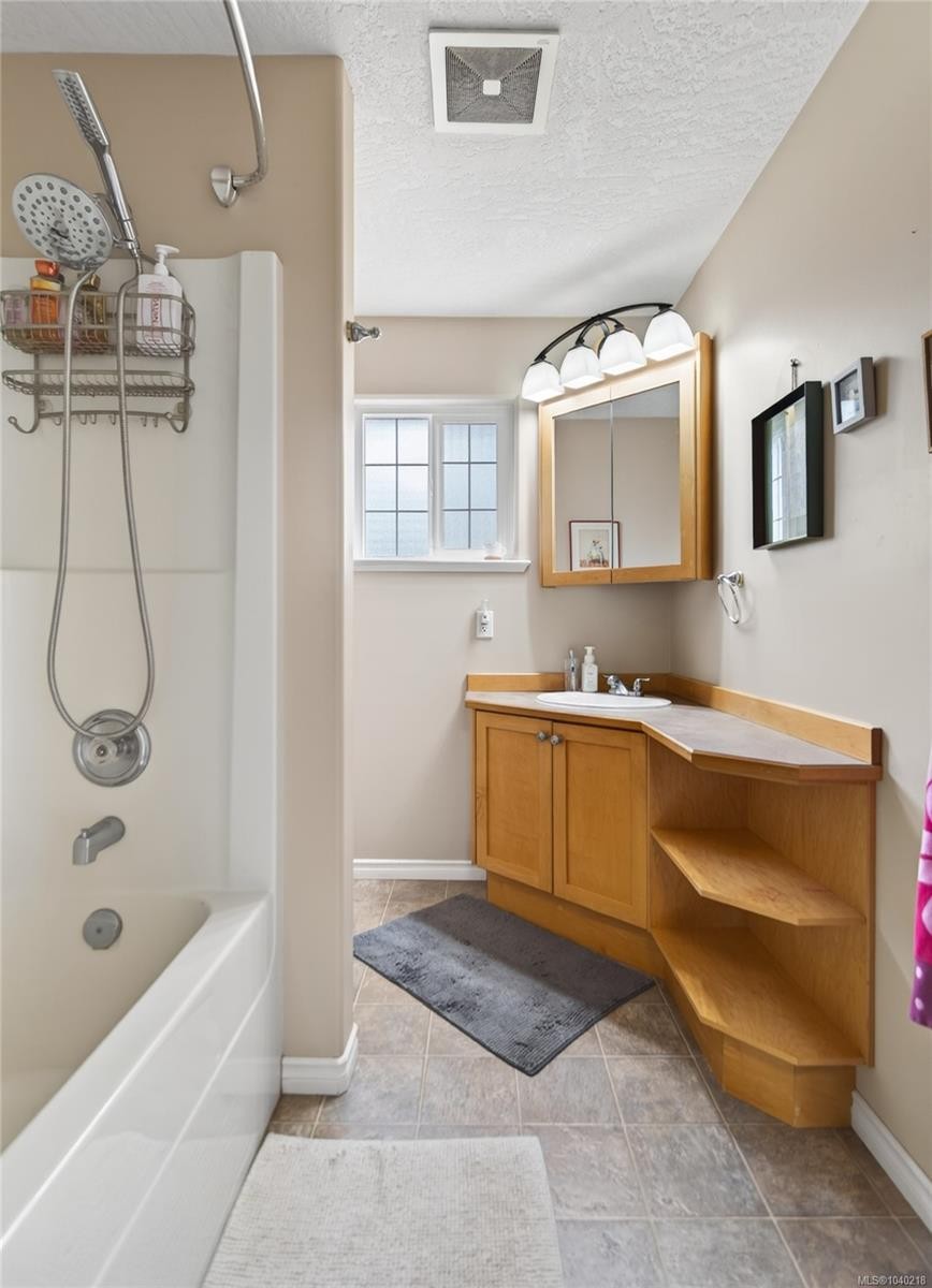 359 Pritchard Rd, Comox, BC
