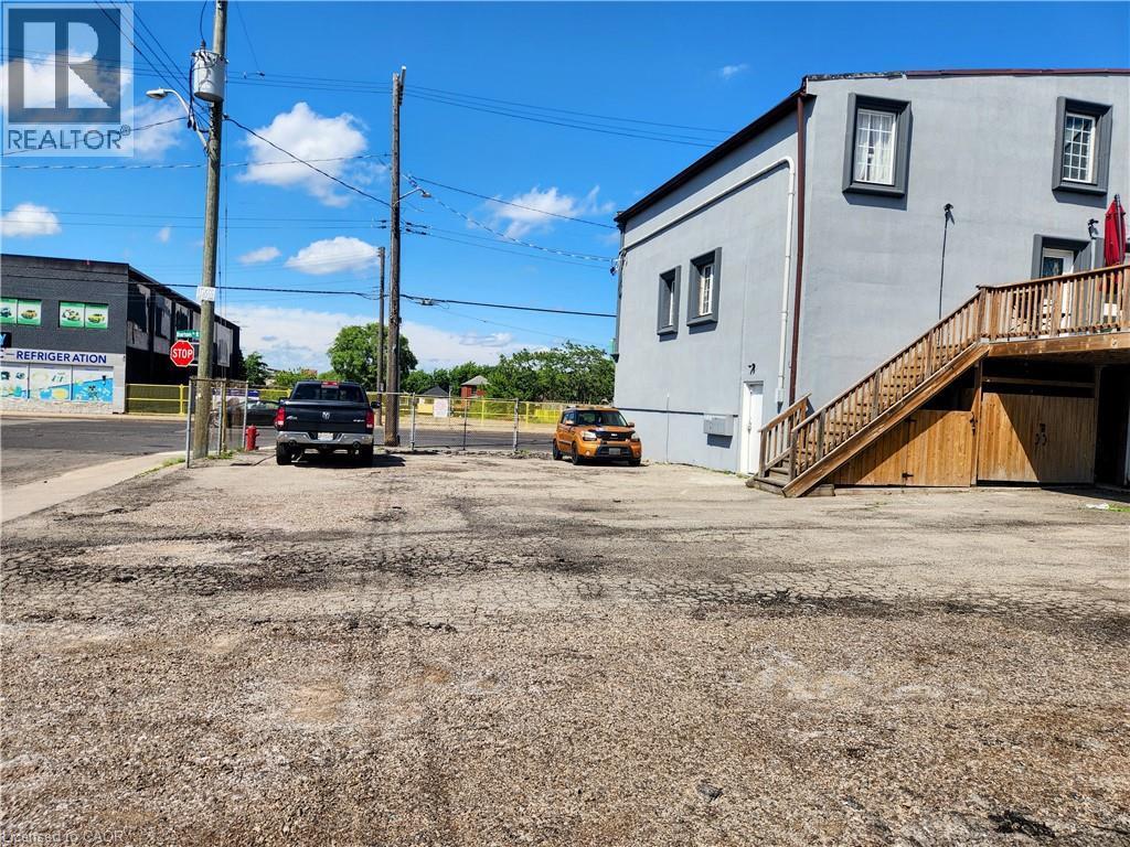 1068 Barton Street E, Hamilton, ON
