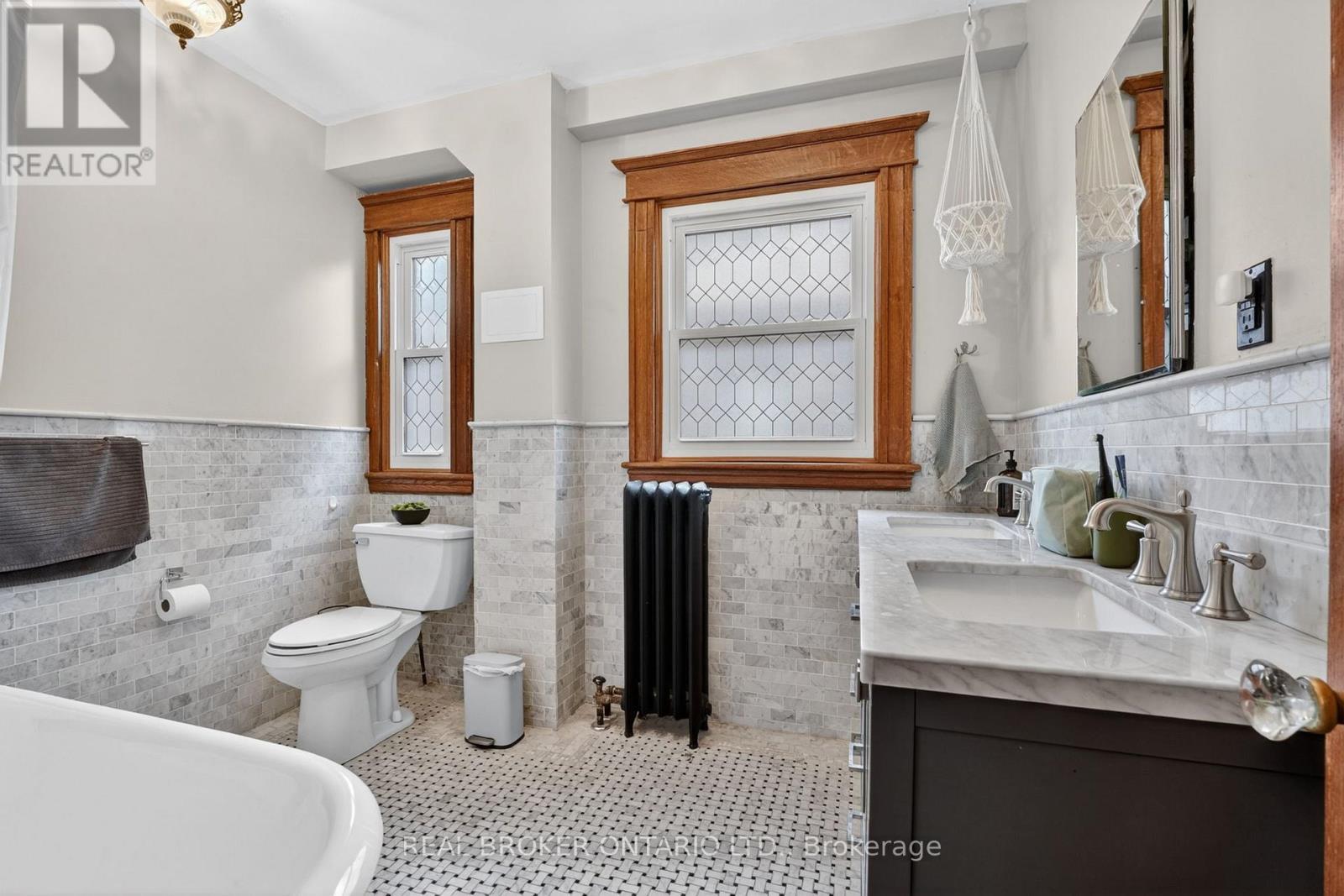 137 Sherman Avenue S, Hamilton, ON