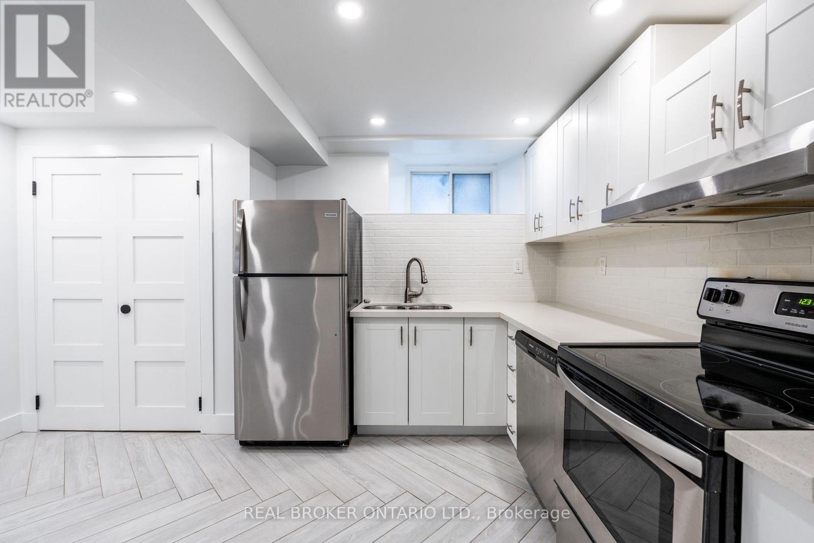 137 Sherman Avenue S, Hamilton, ON