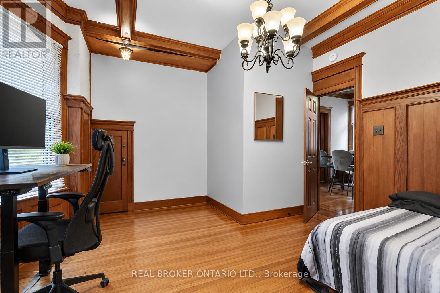 VS - 137 Sherman Avenue S, Hamilton, ON