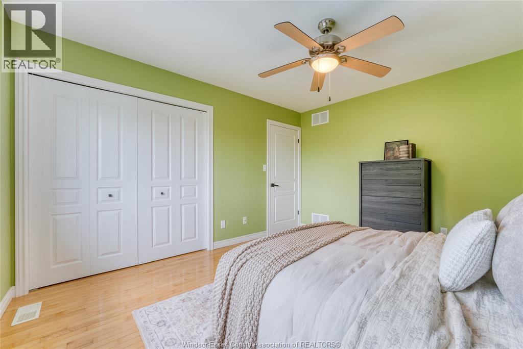 937 Pavan, Windsor, ON