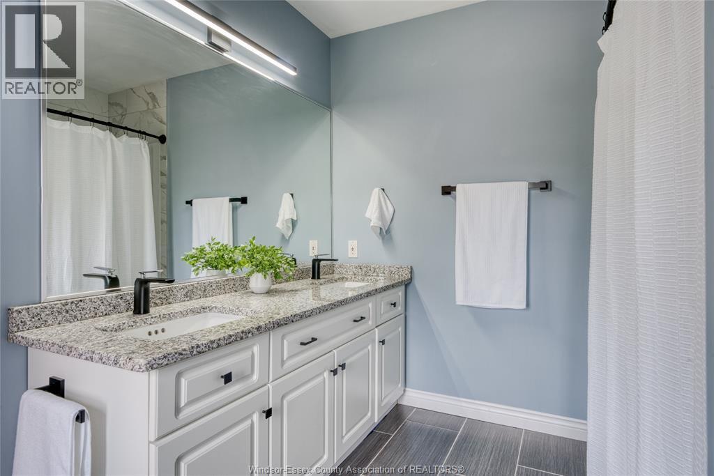 937 Pavan, Windsor, ON