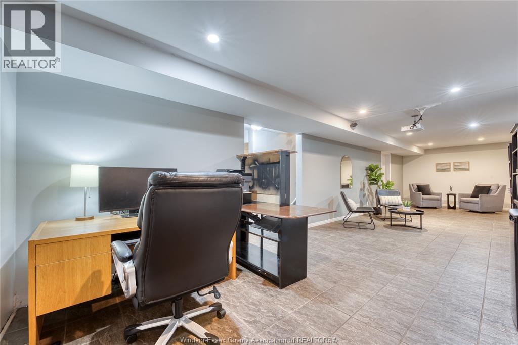 937 Pavan, Windsor, ON