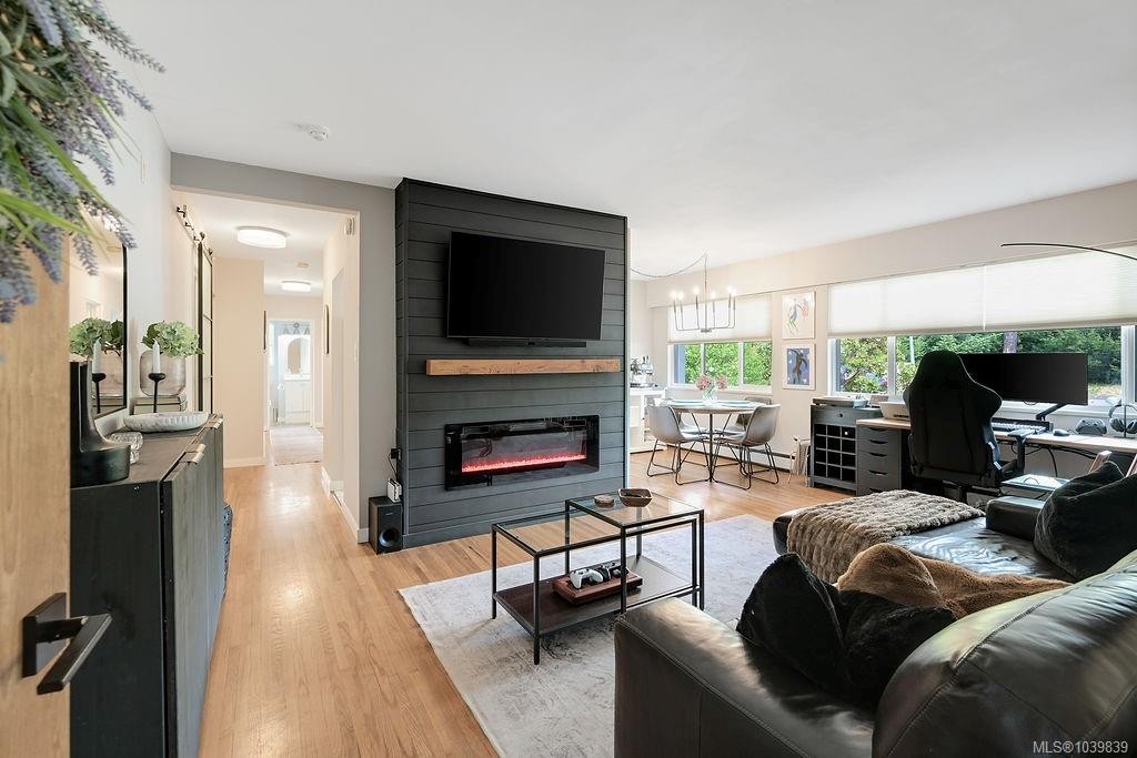 426 Burnside Rd West, Saanich, BC