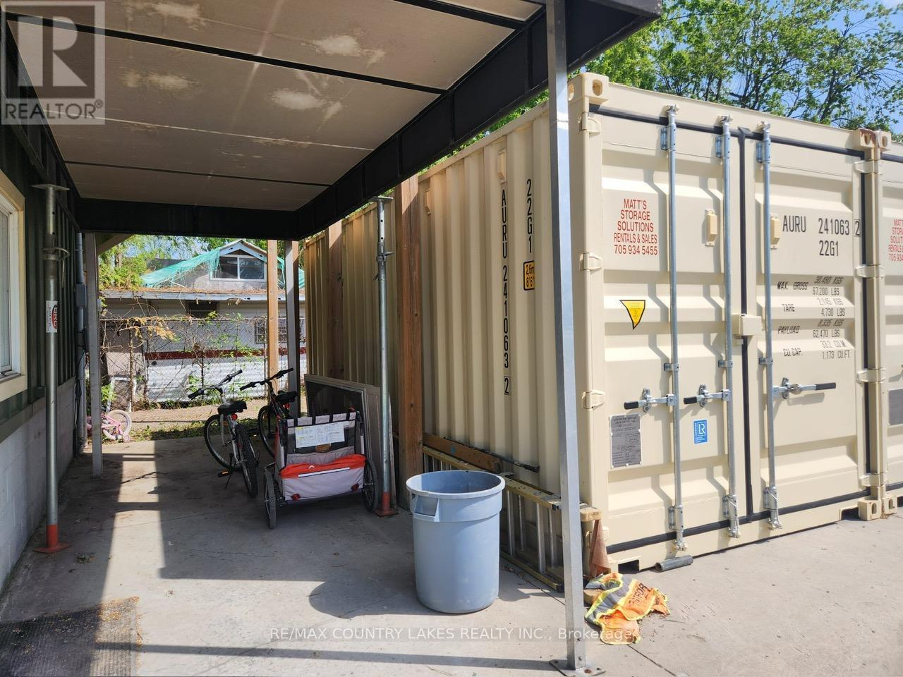 Overhang store area garage - 3232 Simcoe Road, Ramara, ON