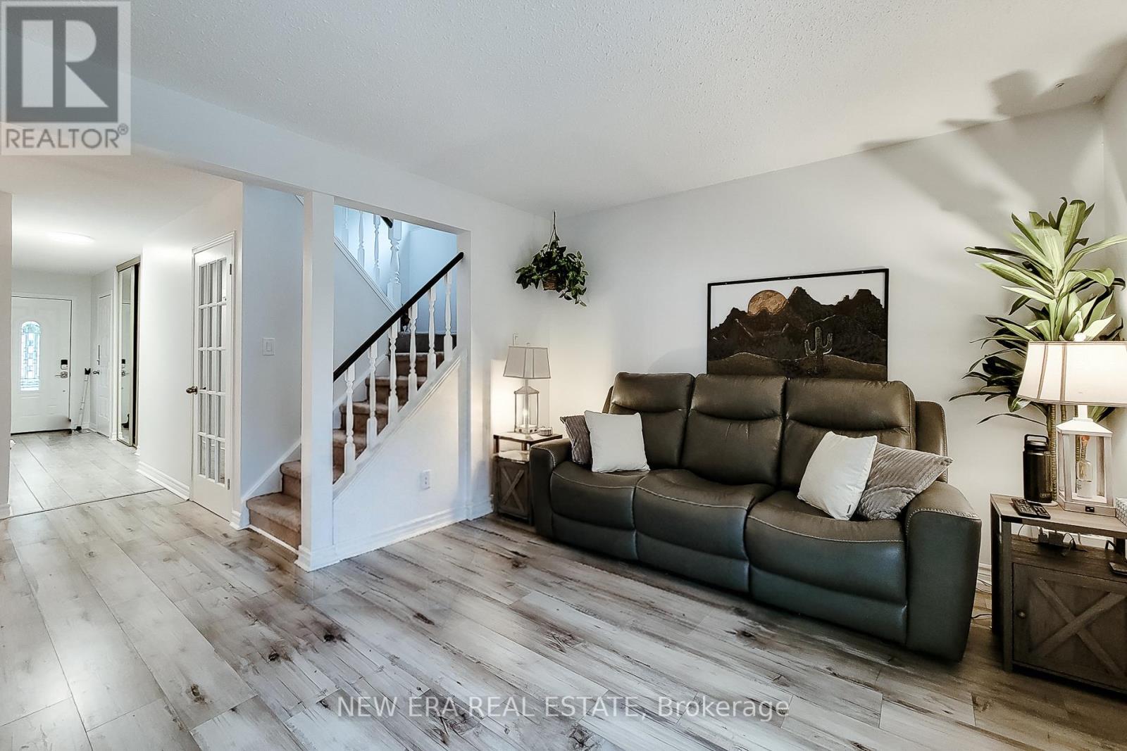 8 Dalton Gate, Hamilton, ON