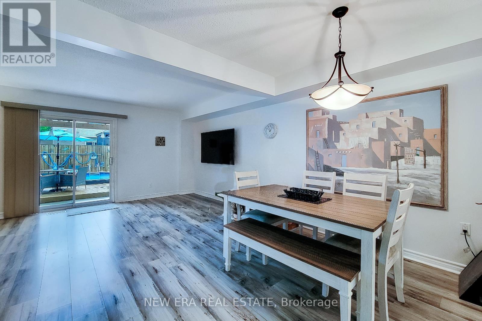 8 Dalton Gate, Hamilton, ON