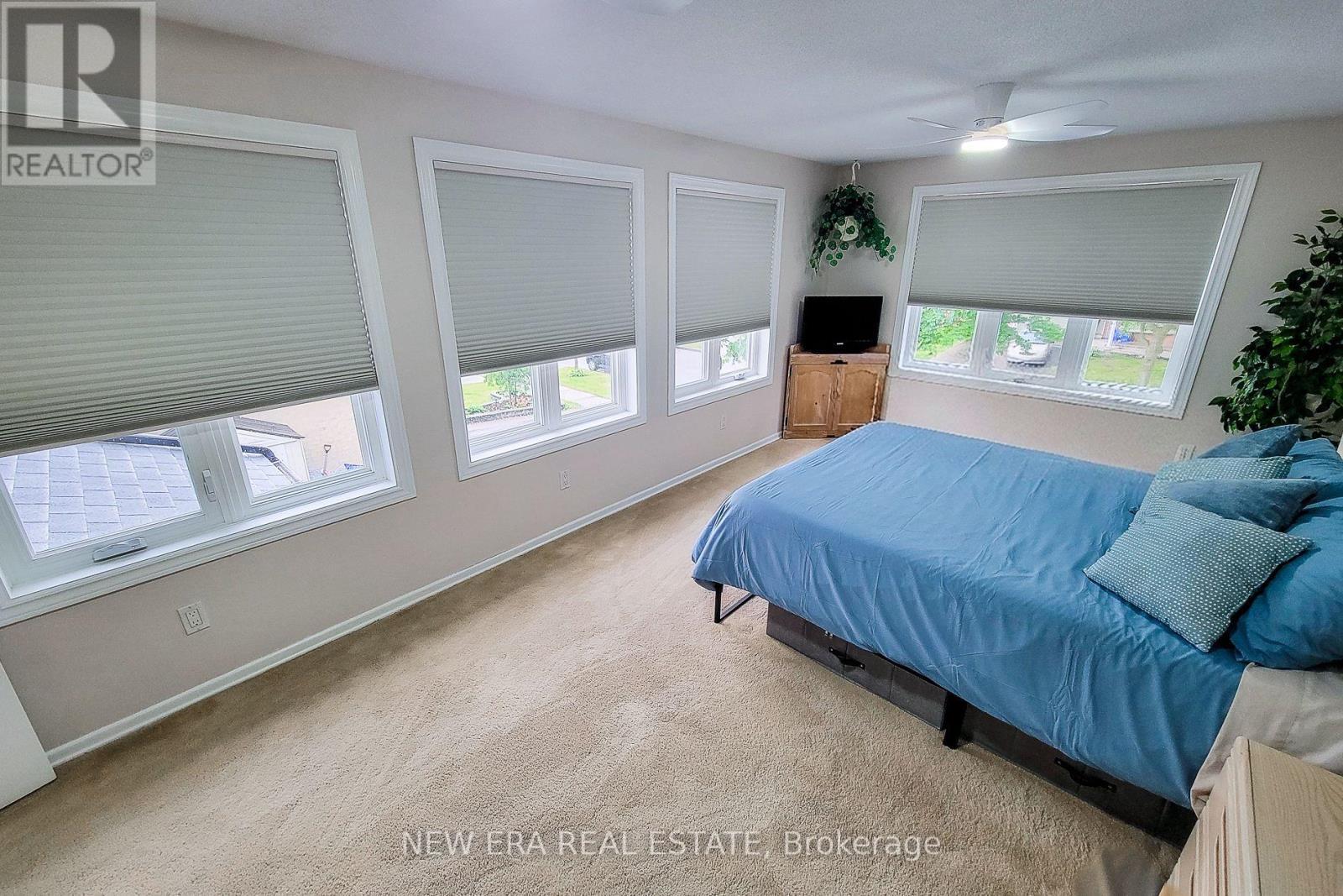 8 Dalton Gate, Hamilton, ON