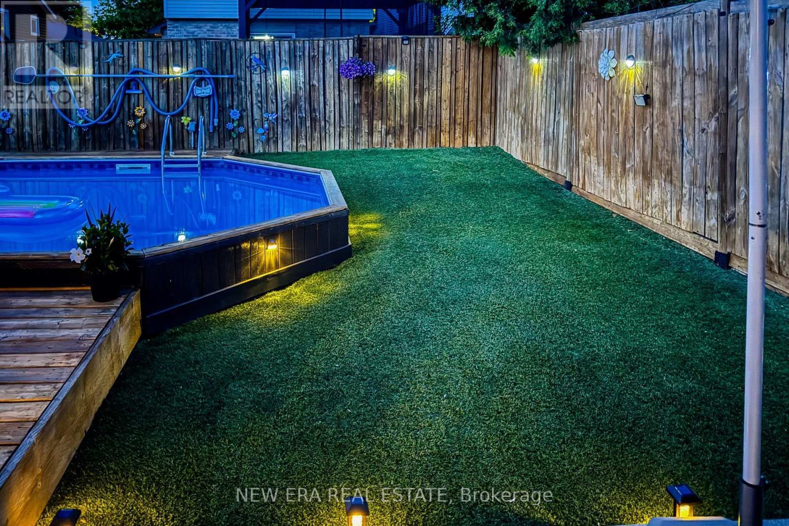 8 Dalton Gate, Hamilton, ON