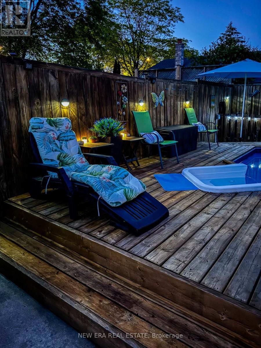8 Dalton Gate, Hamilton, ON
