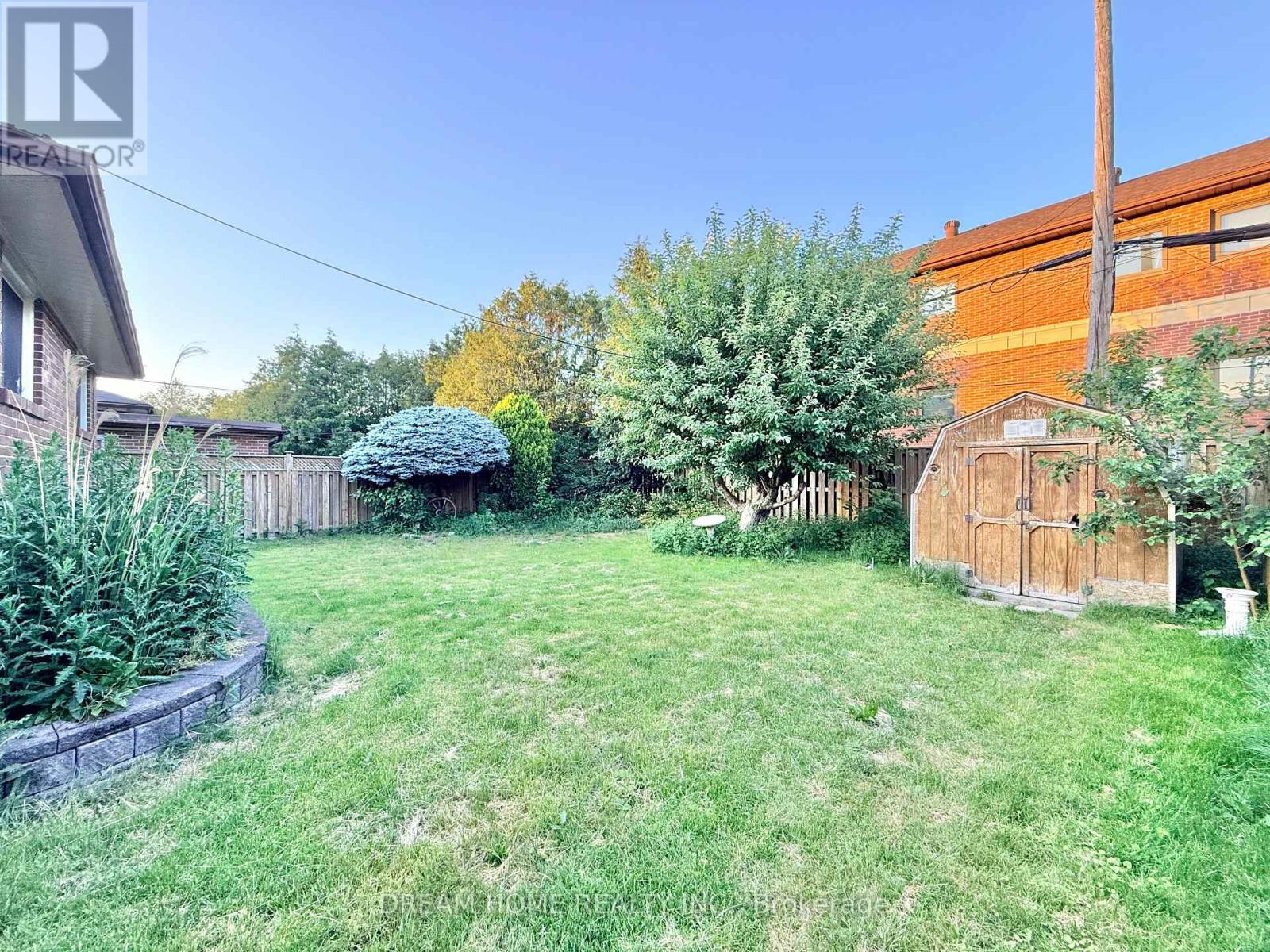 Upper Level - 5 Horizon Crescent, Toronto, ON