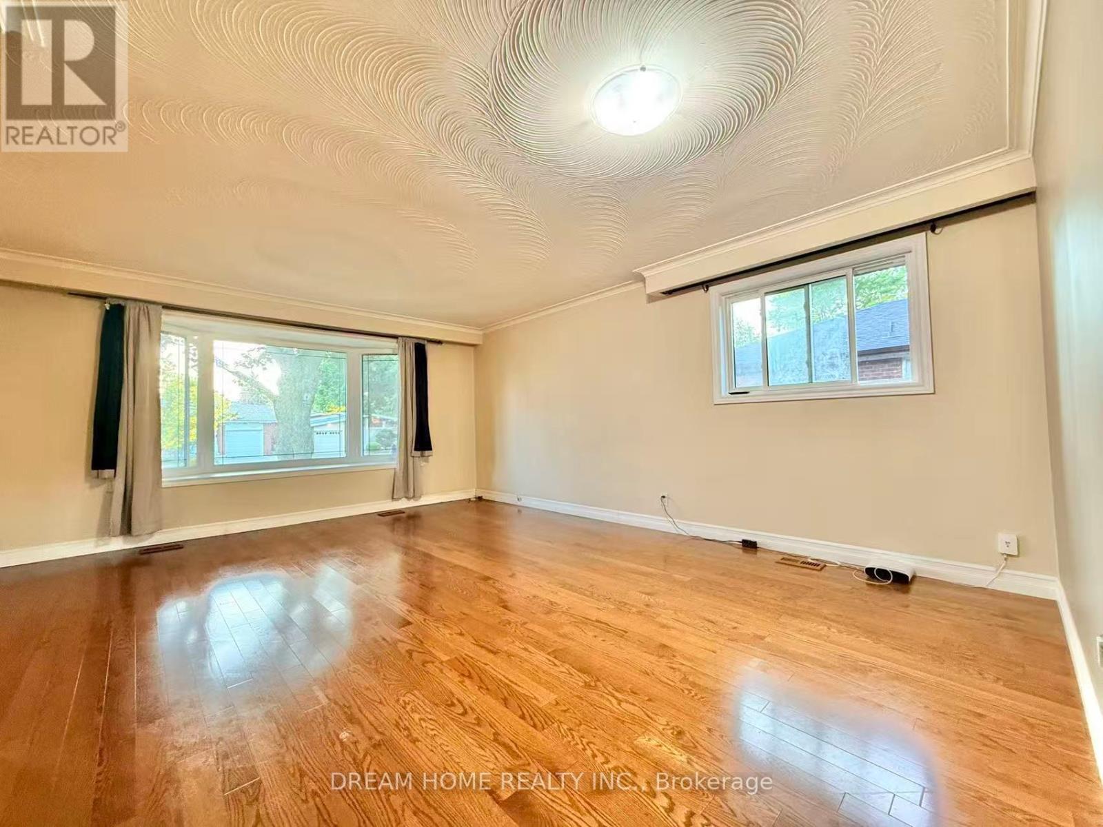 Upper Level - 5 Horizon Crescent, Toronto, ON