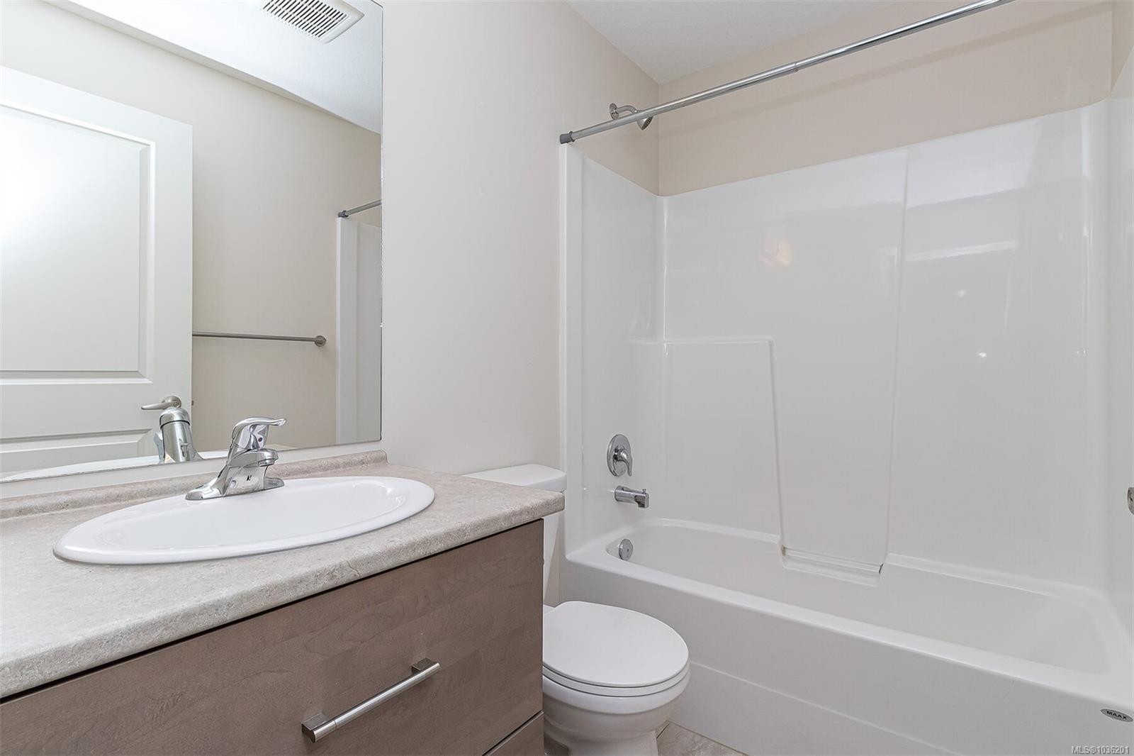 302-1900 Tulsa Rd, Nanaimo, BC - Indoor Photo Showing Bathroom