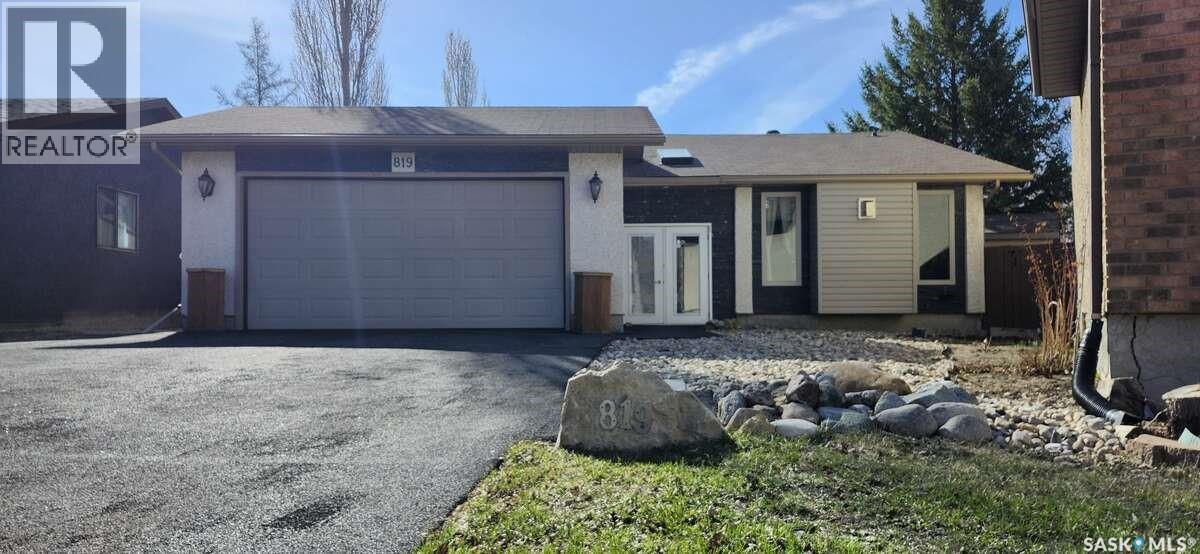 819 Morris Crescent N, Regina, SK