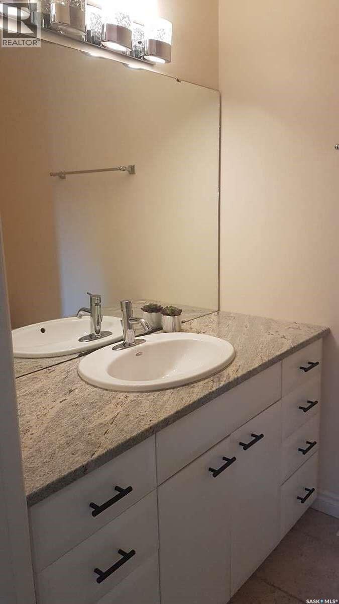 819 Morris Crescent N, Regina, SK - Indoor Photo Showing Bathroom