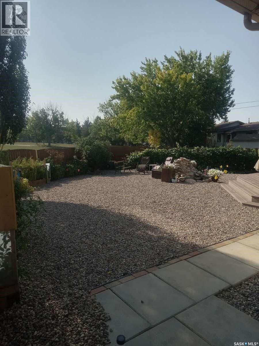 819 Morris Crescent N, Regina, SK - Outdoor