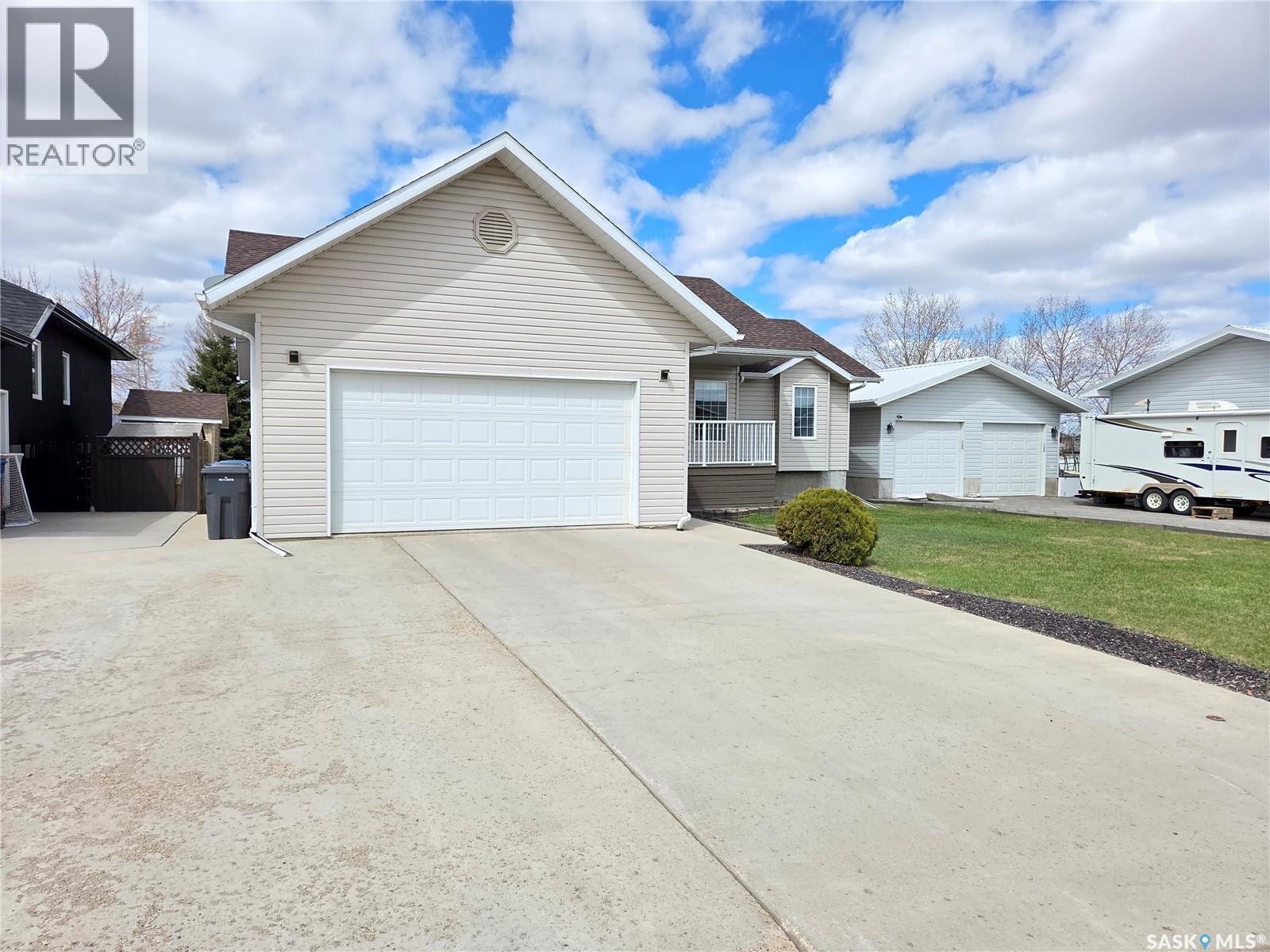 12 Arcola Place, Carlyle, SK - Outdoor