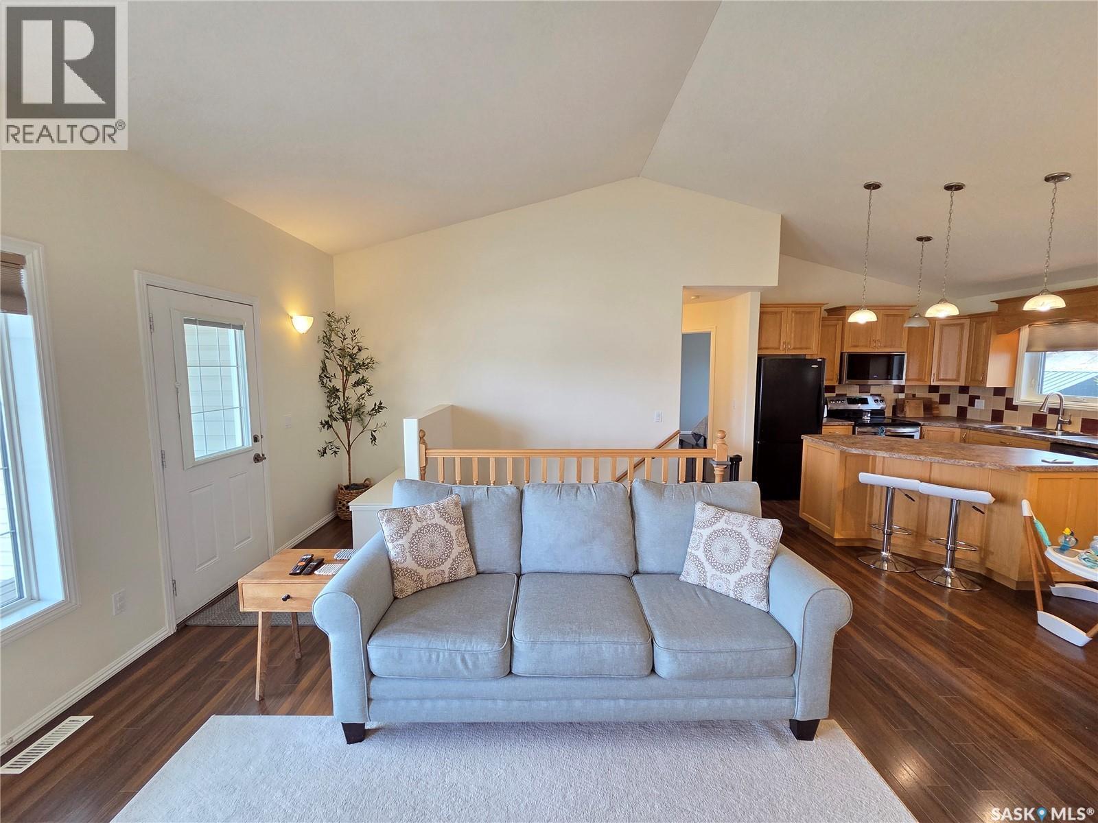 12 Arcola Place, Carlyle, SK - Indoor Photo Showing Living Room