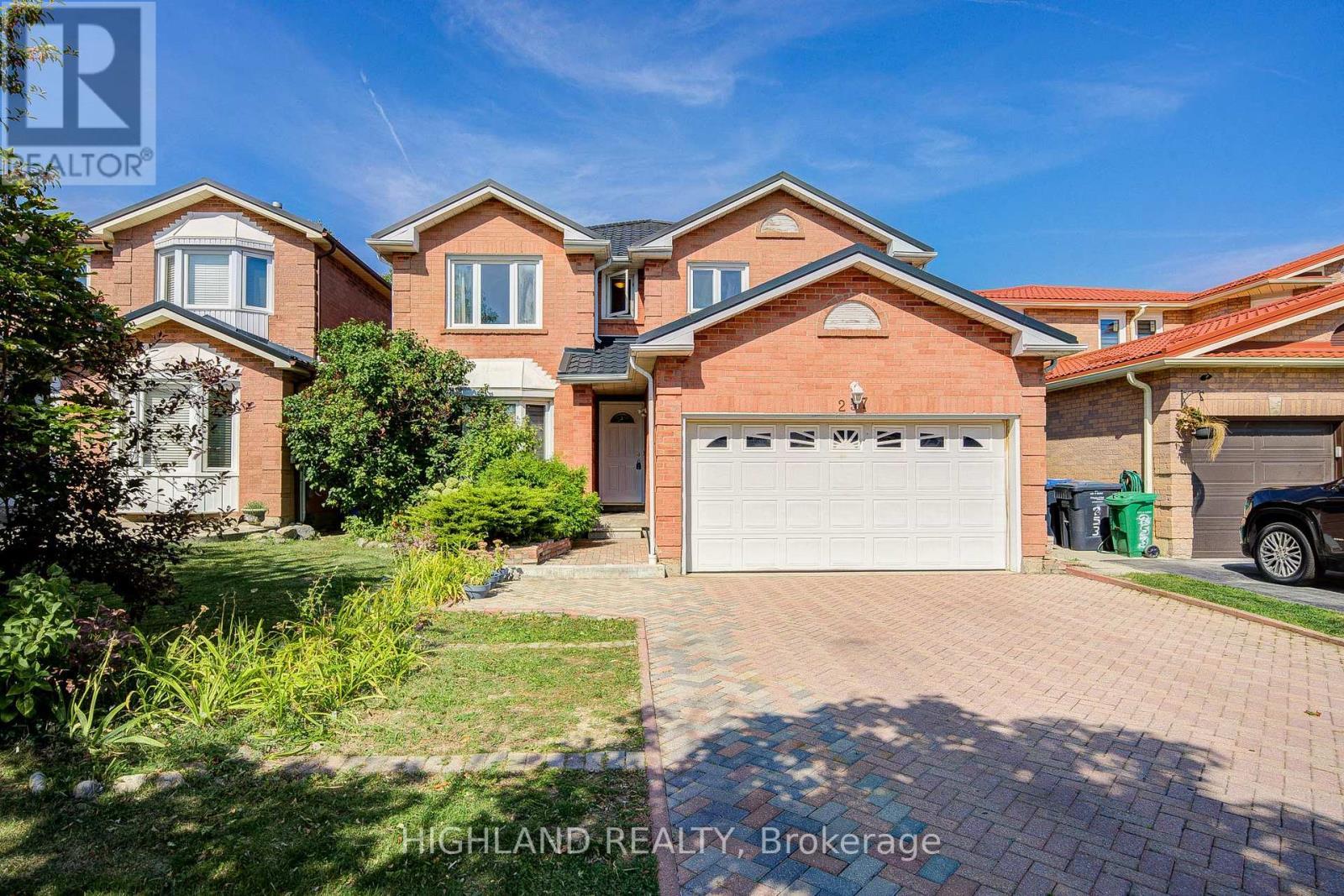 257 Huntington Ridge Drive, Mississauga, ON - Outdoor With Facade