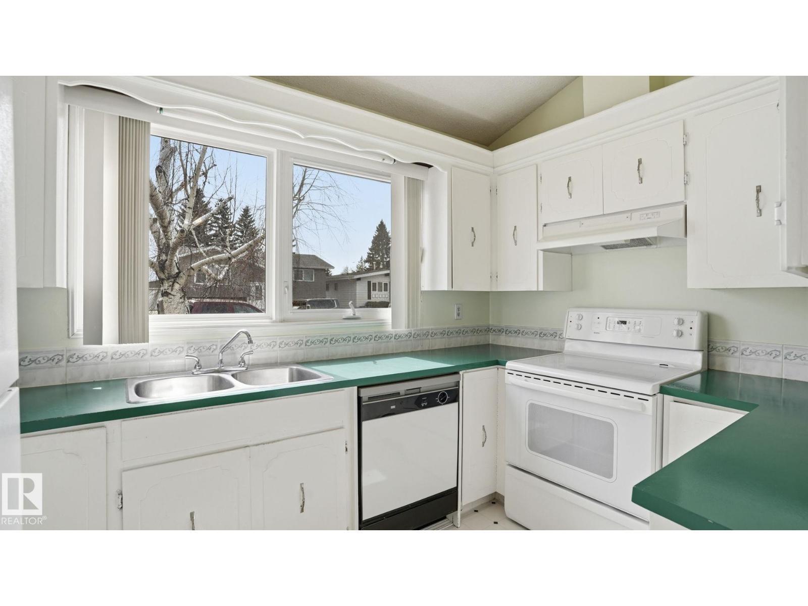 9834 167A Av Nw, Edmonton, AB