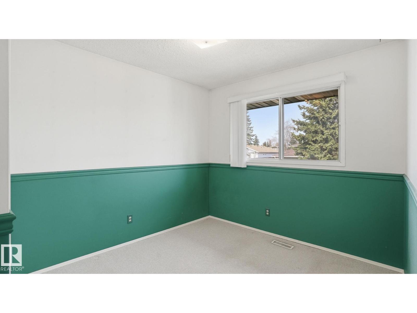 9834 167A Av Nw, Edmonton, AB