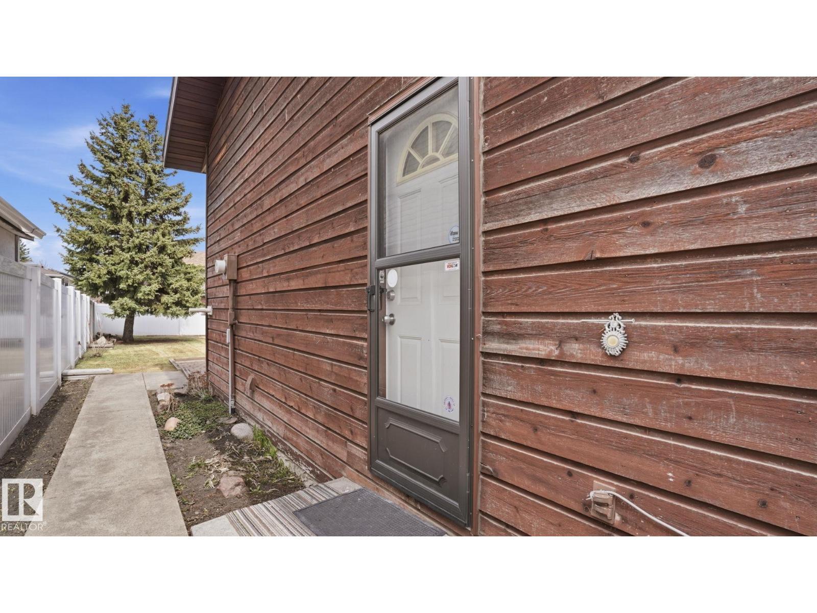 9834 167A Av Nw, Edmonton, AB