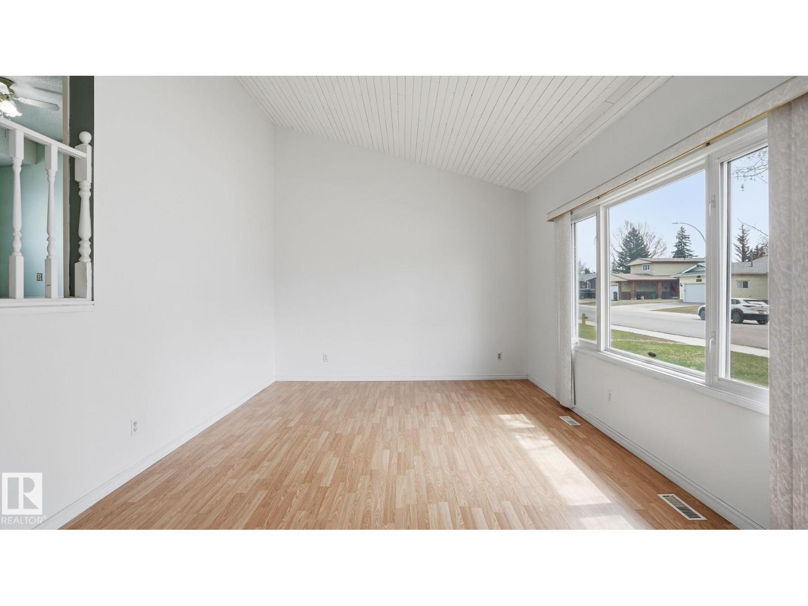 9834 167A Av Nw, Edmonton, AB