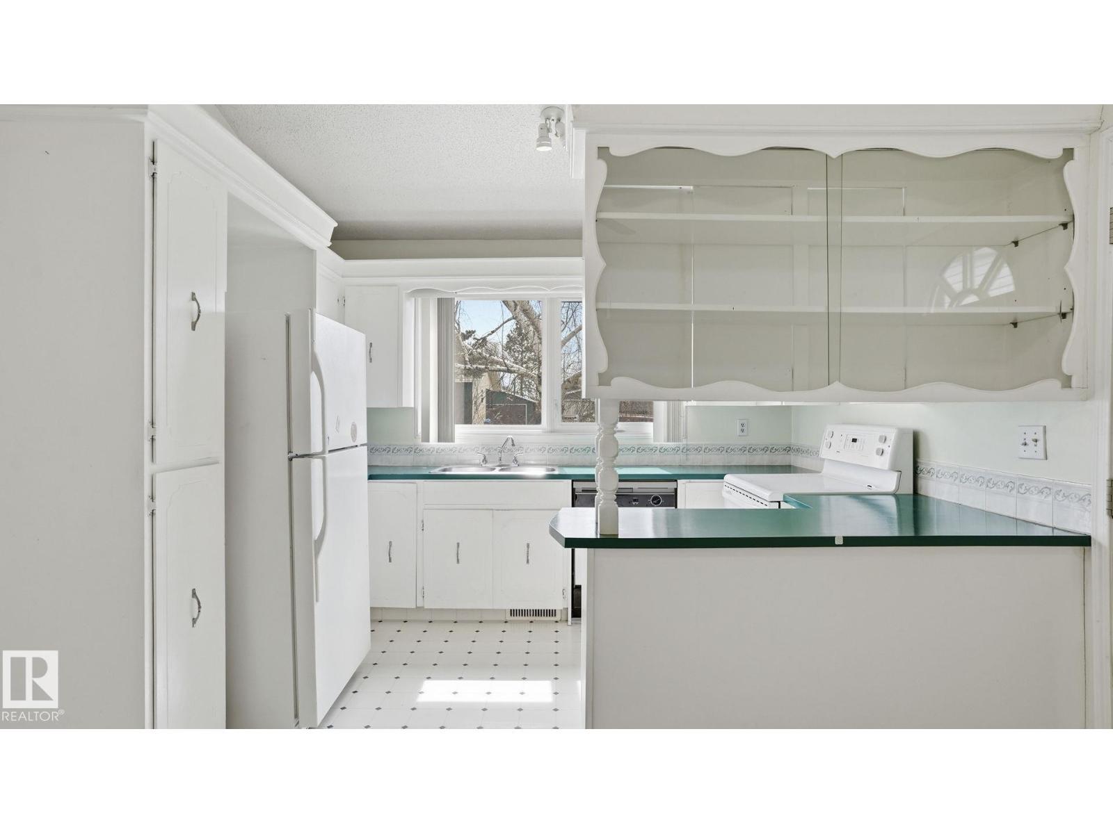 9834 167A Av Nw, Edmonton, AB