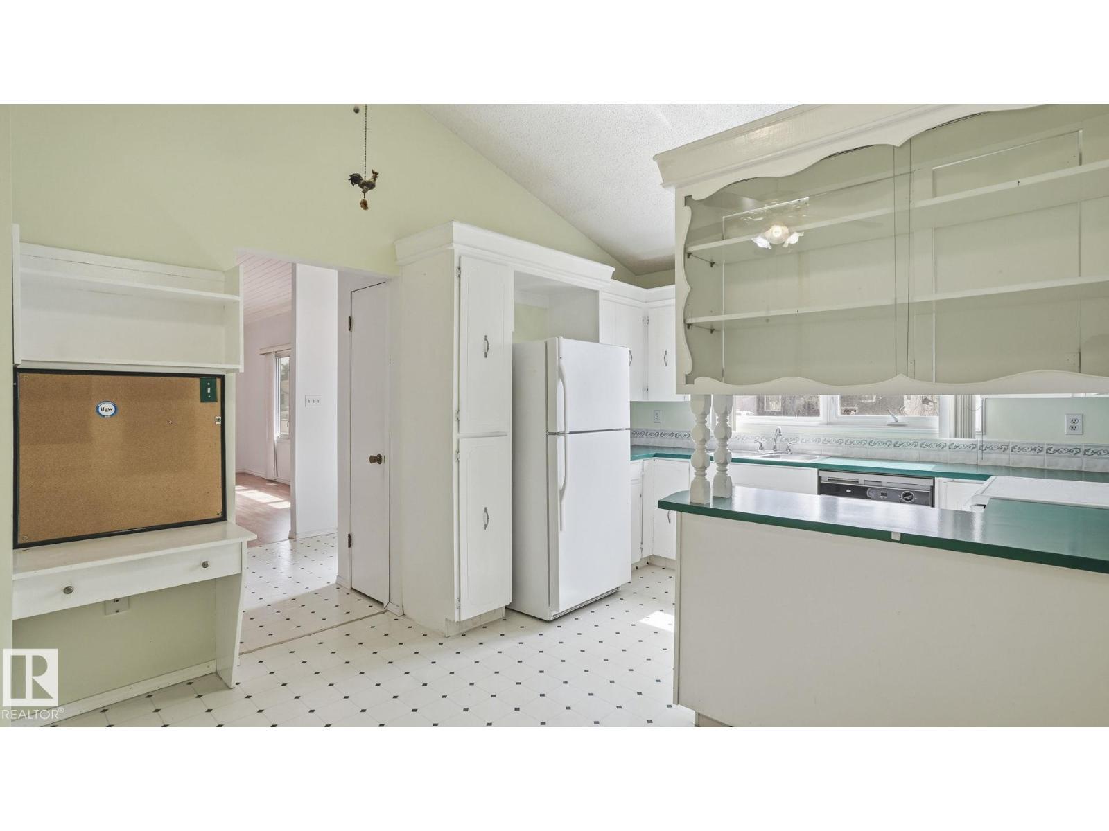 9834 167A Av Nw, Edmonton, AB