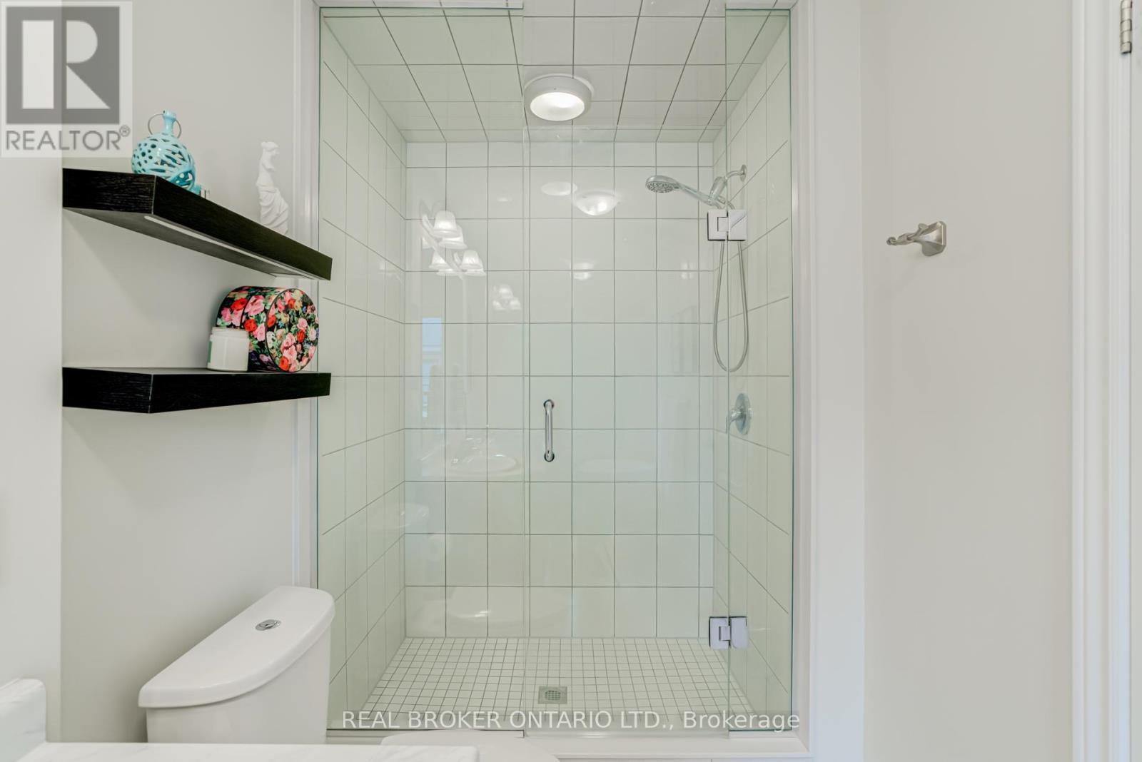 12 Icemaker Way, Whitby, ON - Indoor Photo Showing Bathroom