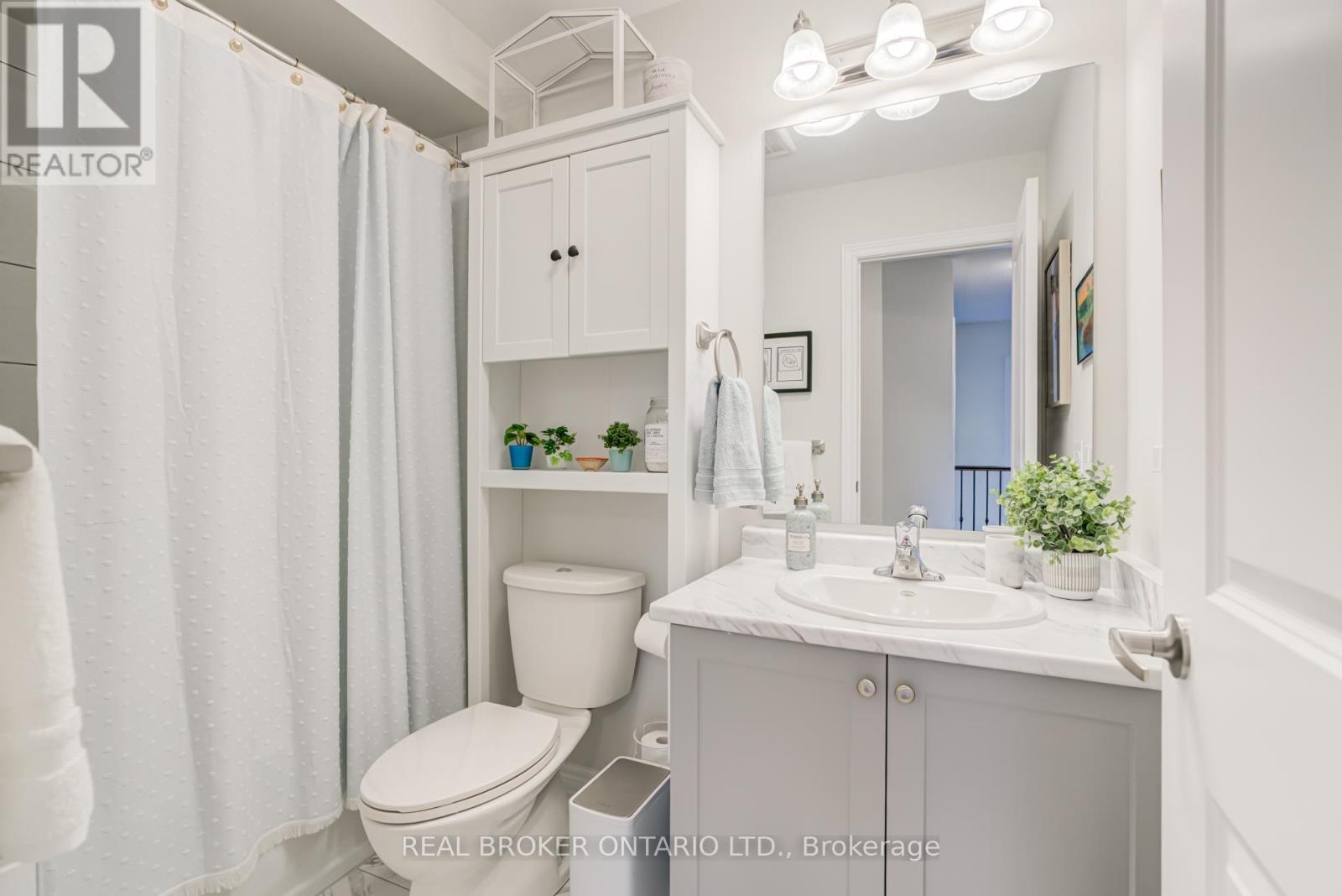 12 Icemaker Way, Whitby, ON - Indoor Photo Showing Bathroom