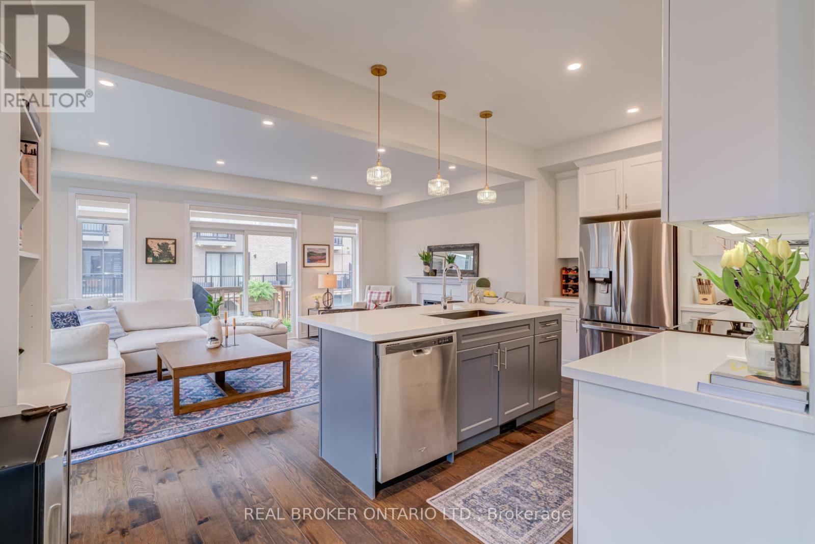 12 Icemaker Way, Whitby, ON - Indoor Photo Showing Kitchen With Upgraded Kitchen