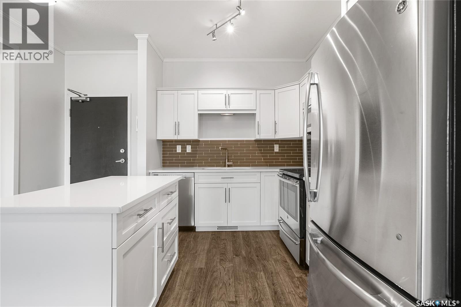104 545 Hassard Close, Saskatoon, SK - Indoor Photo Showing Kitchen With Stainless Steel Kitchen With Upgraded Kitchen