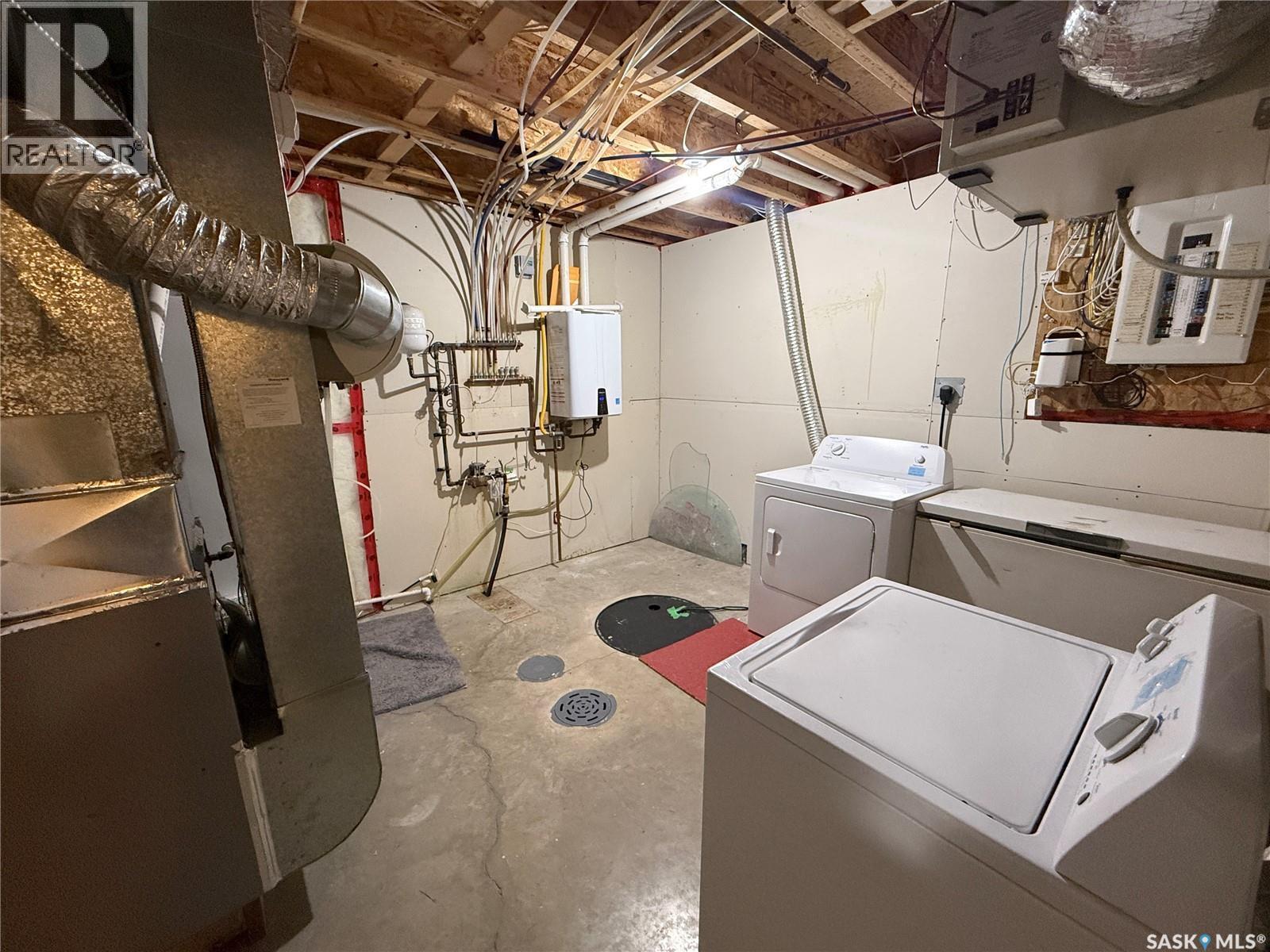 859 Rutherford Way, Saskatoon, SK - Indoor Photo Showing Laundry Room