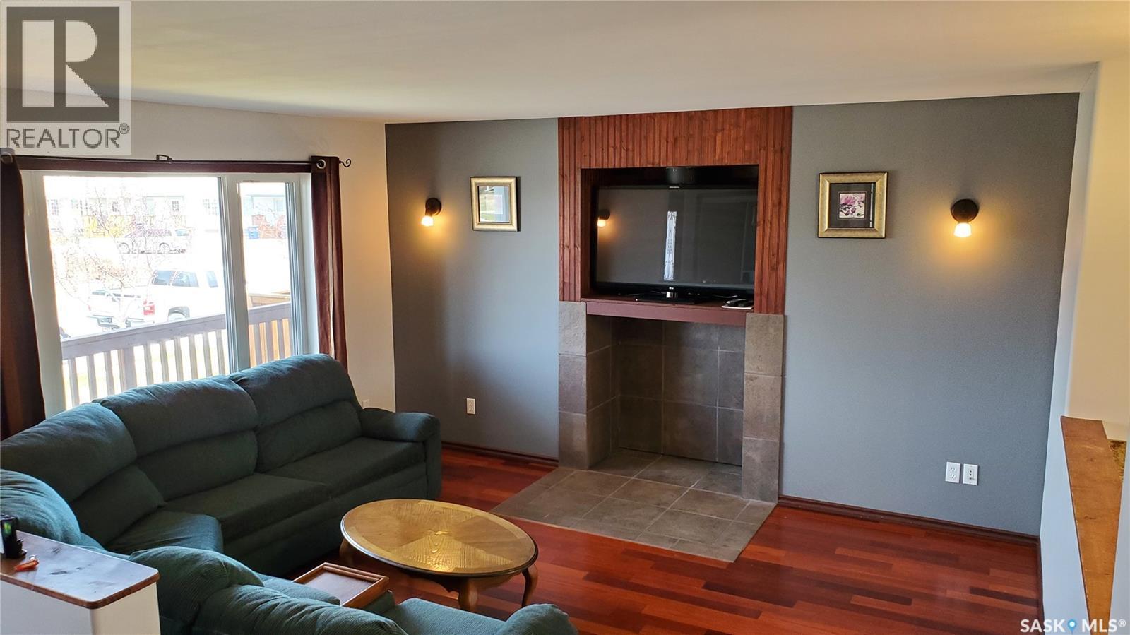 859 Rutherford Way, Saskatoon, SK - Indoor Photo Showing Living Room