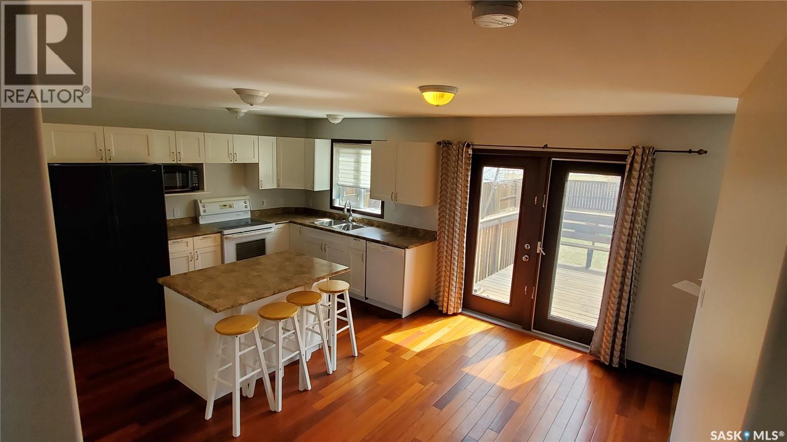 859 Rutherford Way, Saskatoon, SK - Indoor Photo Showing Kitchen With Double Sink