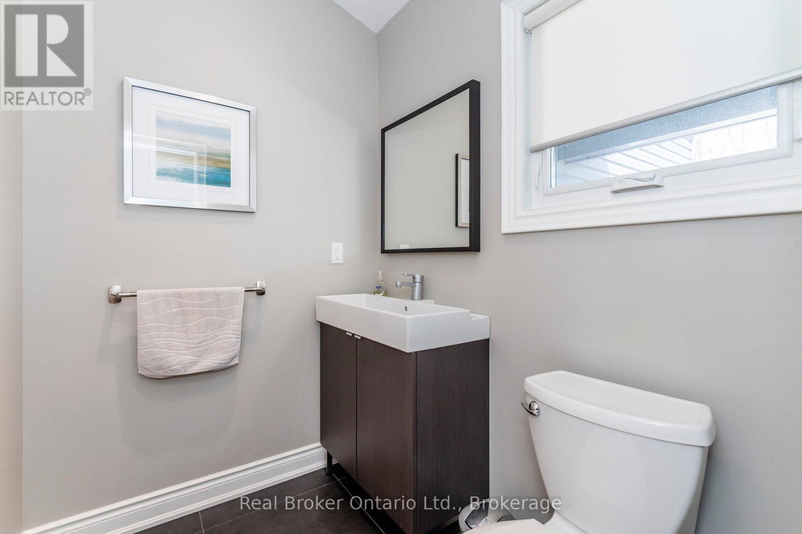 280 Peek-A-Boo Trail, Tiny, ON - Indoor Photo Showing Bathroom