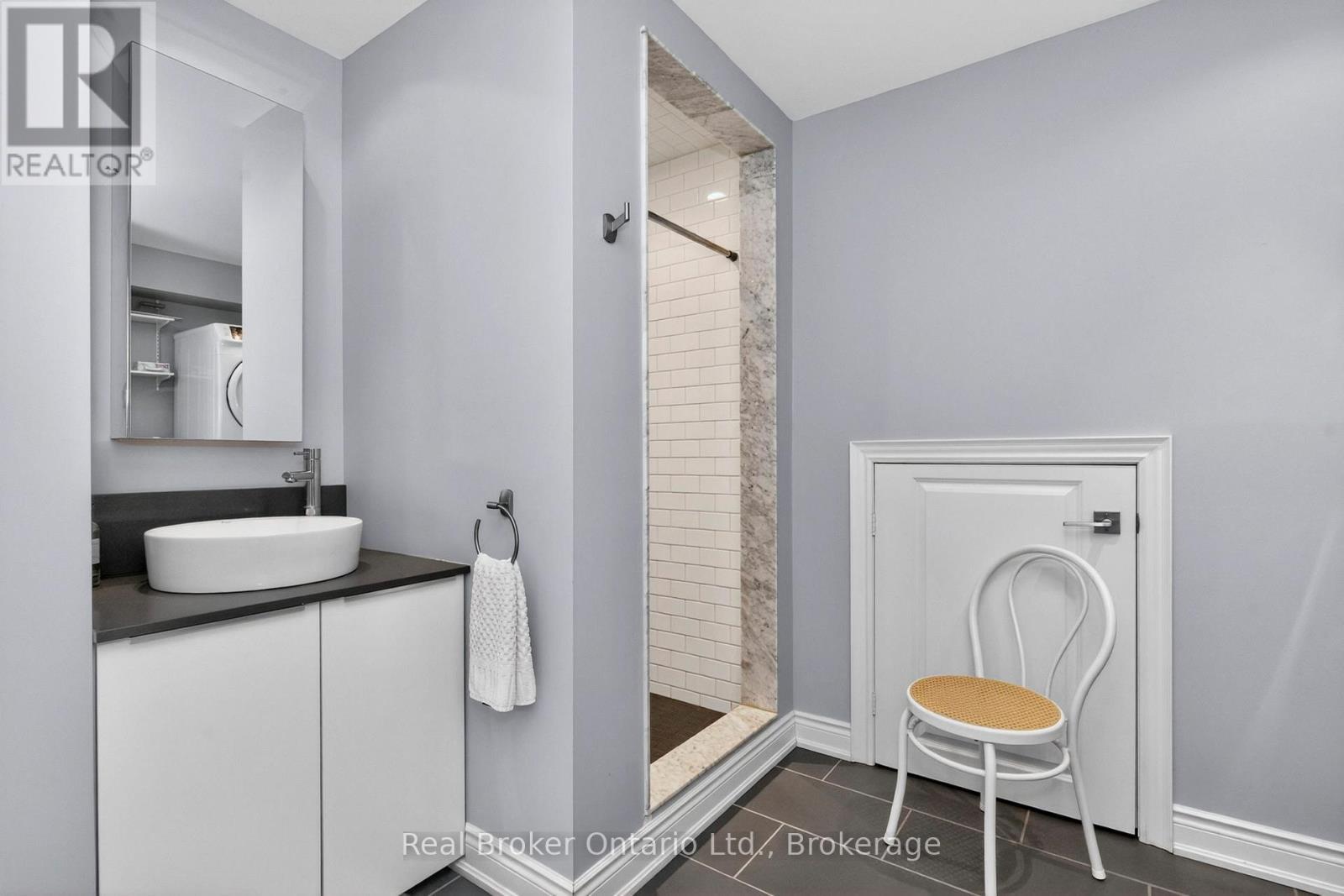 280 Peek-A-Boo Trail, Tiny, ON - Indoor Photo Showing Bathroom