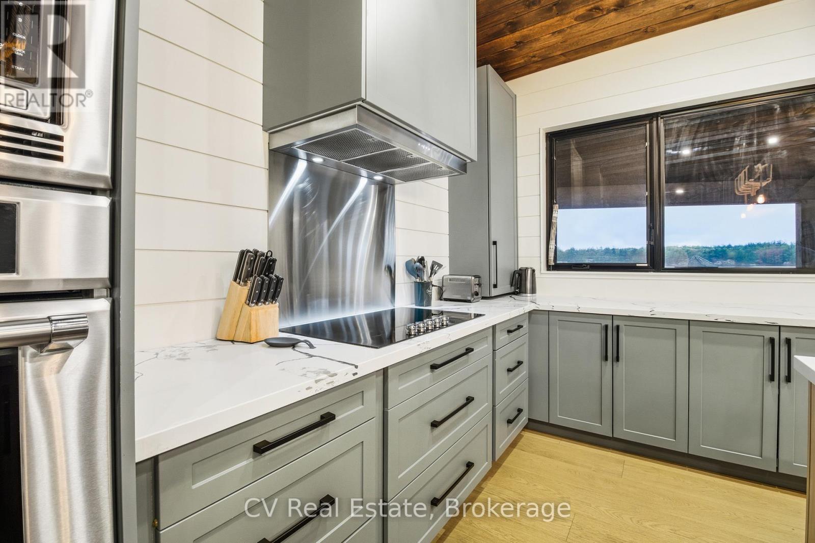 1069 White Eagle Road, Gravenhurst (Morrison), ON - Indoor Photo Showing Kitchen With Upgraded Kitchen