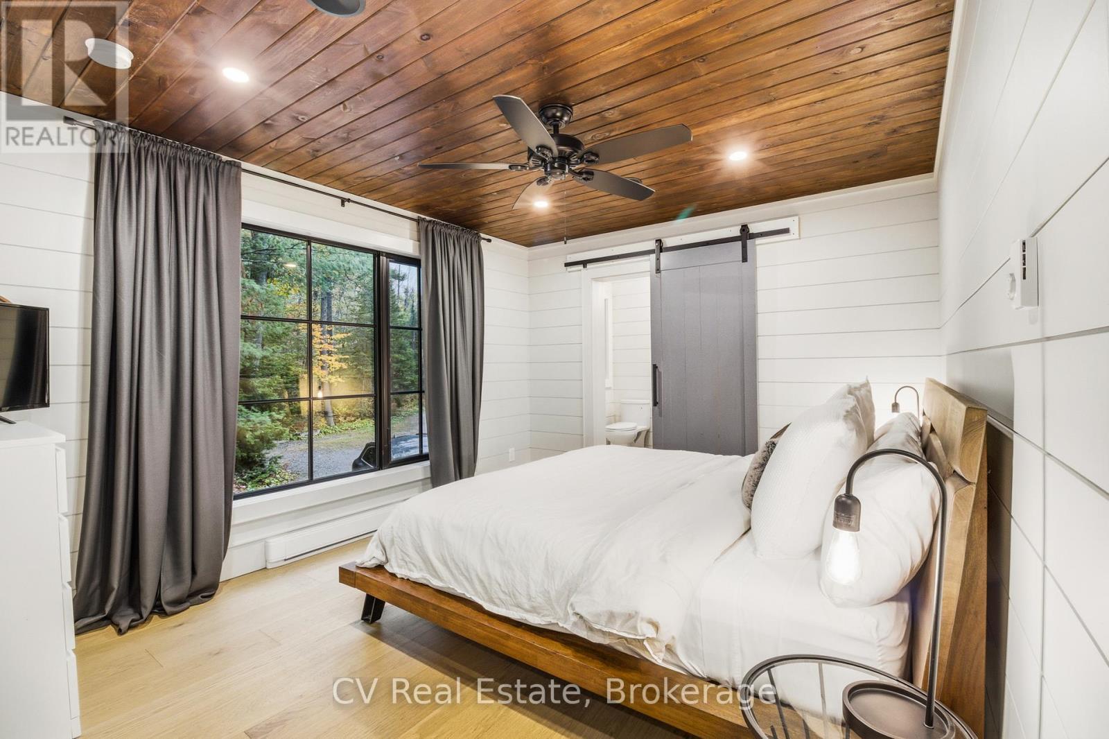 1069 White Eagle Road, Gravenhurst (Morrison), ON - Indoor
