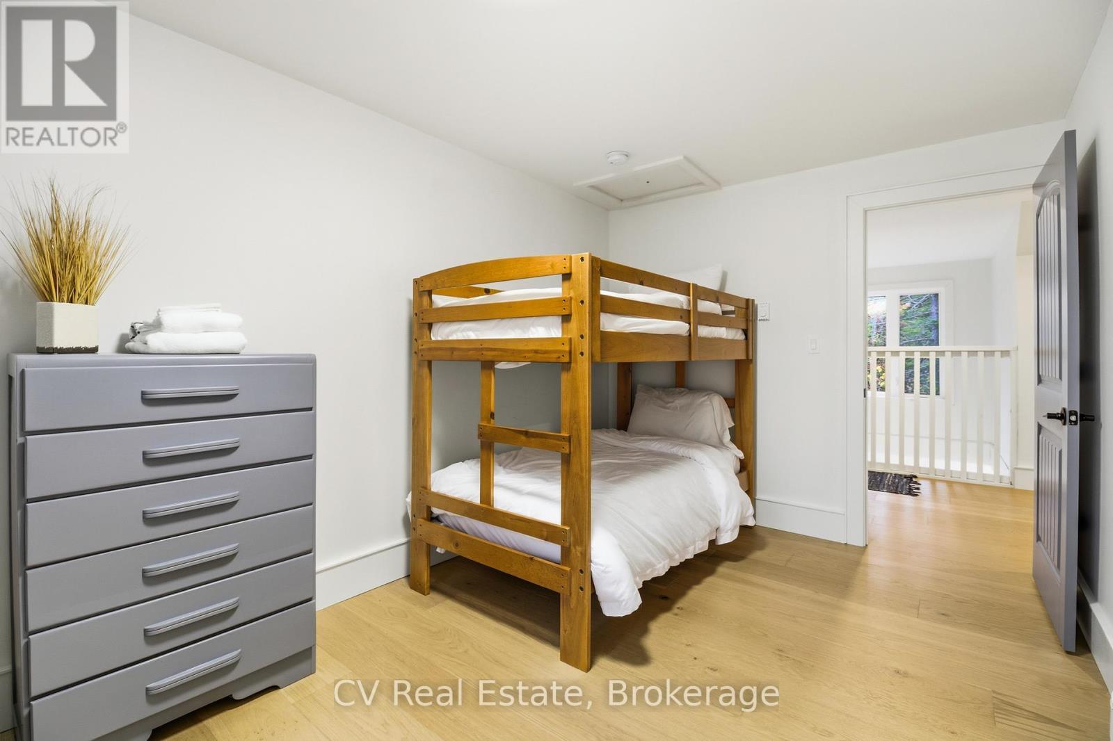 1069 White Eagle Road, Gravenhurst (Morrison), ON - Indoor Photo Showing Bedroom