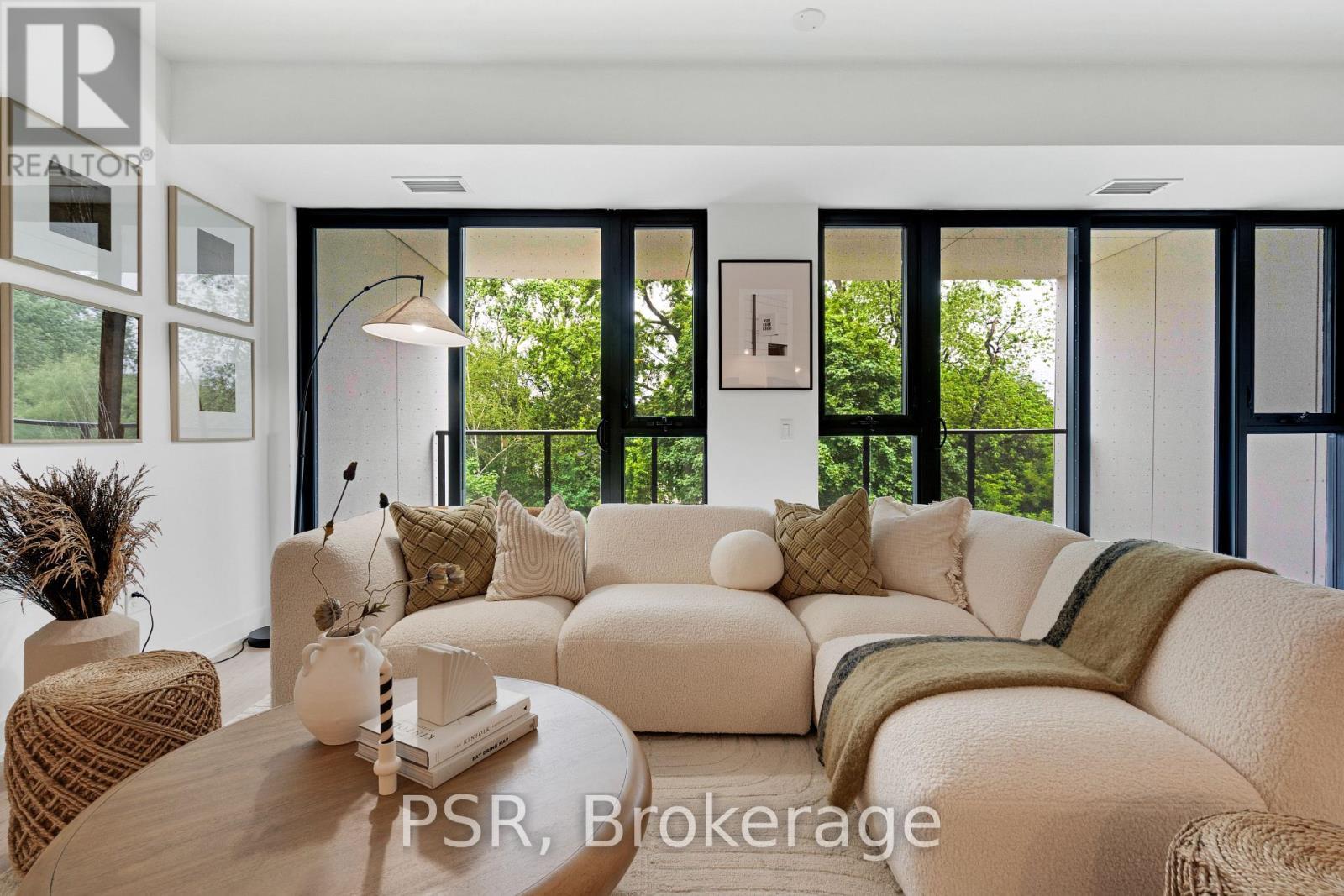 Ph410 - 200 Keewatin Avenue, Toronto, ON - Indoor Photo Showing Living Room