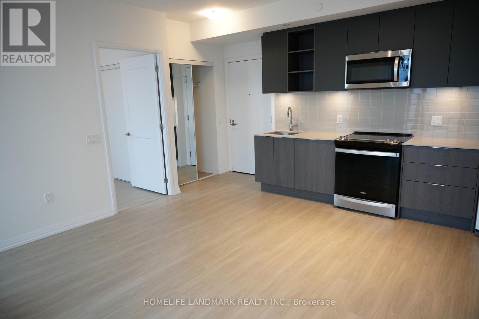 3318 - 50 Dunfield Avenue, Toronto, ON - Indoor Photo Showing Kitchen