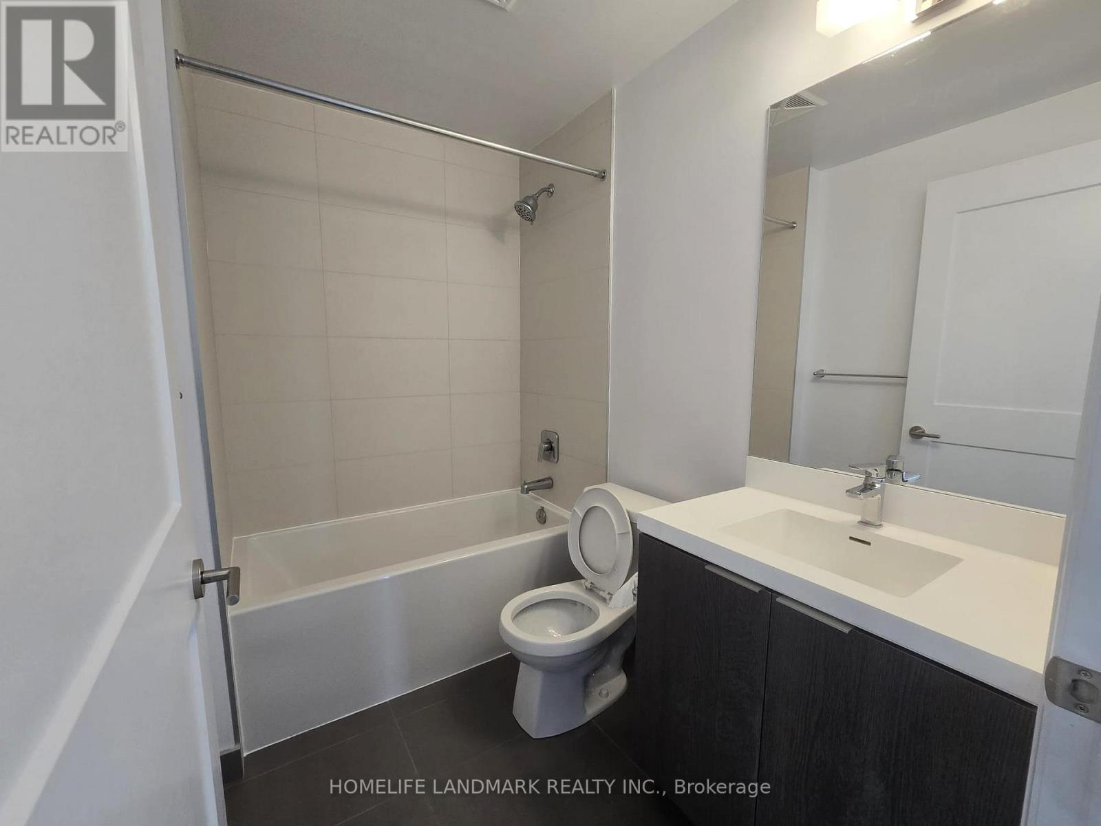 3318 - 50 Dunfield Avenue, Toronto, ON - Indoor Photo Showing Bathroom
