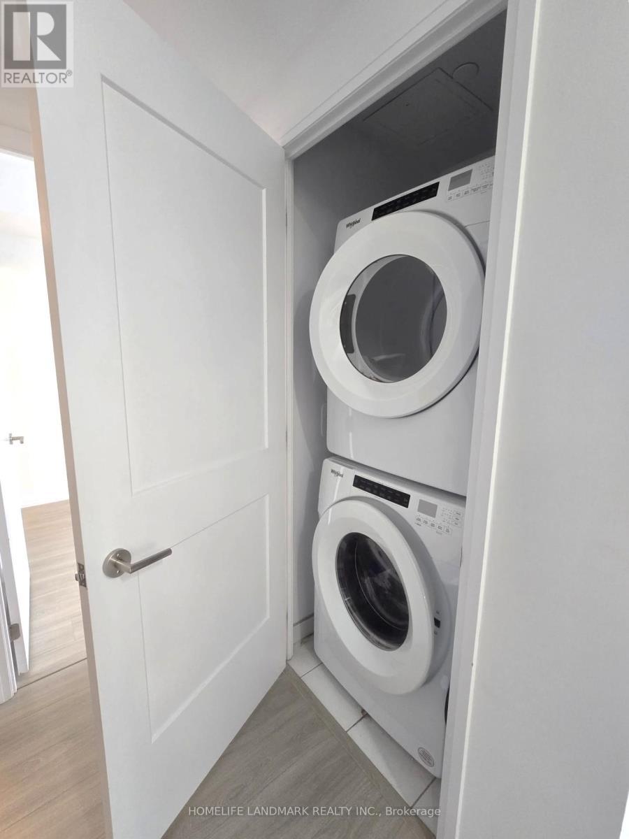 3318 - 50 Dunfield Avenue, Toronto, ON - Indoor Photo Showing Laundry Room