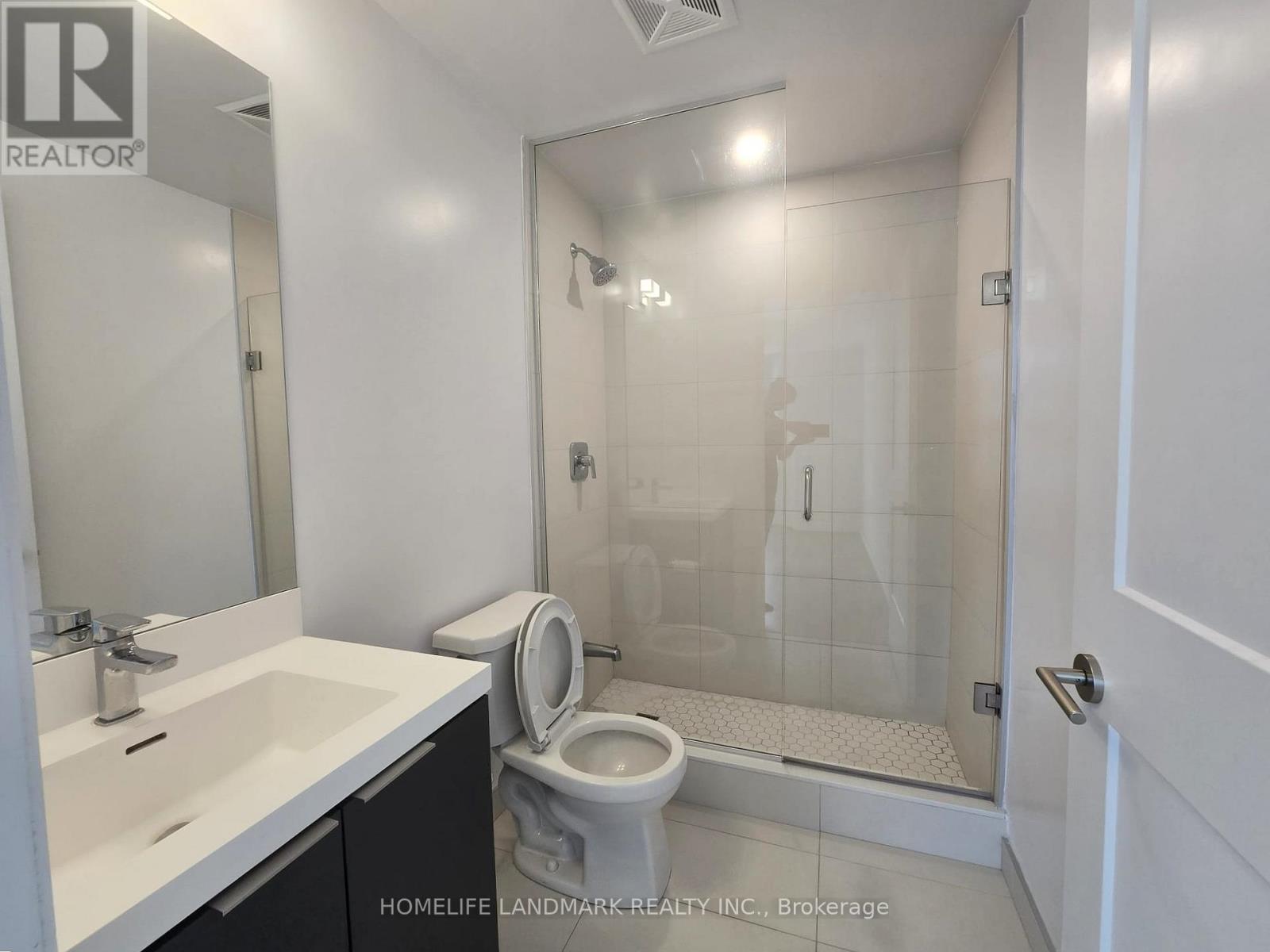 3318 - 50 Dunfield Avenue, Toronto, ON - Indoor Photo Showing Bathroom