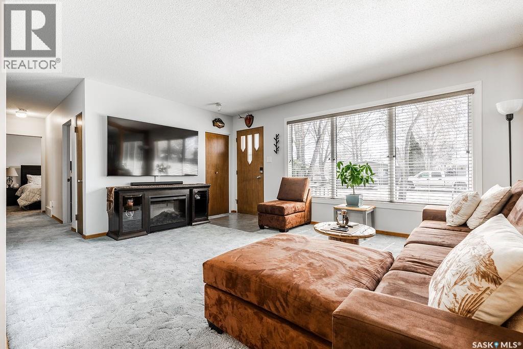 211 2Nd Street E, Langham, SK - Indoor Photo Showing Living Room