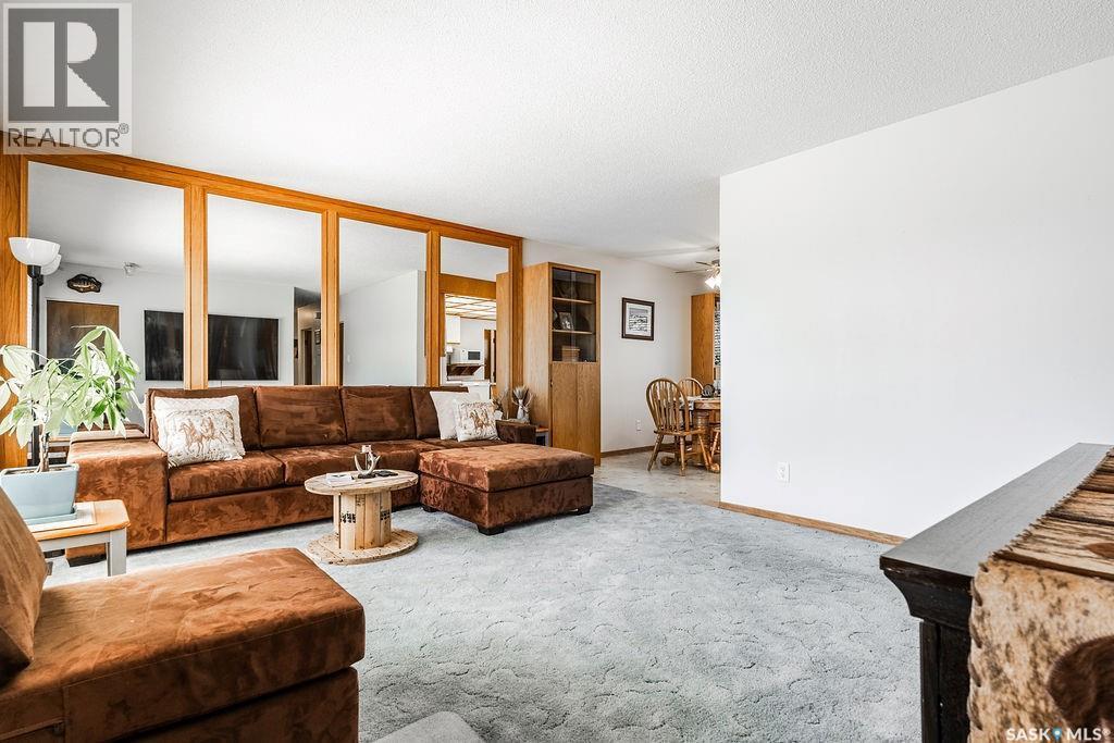211 2Nd Street E, Langham, SK - Indoor Photo Showing Living Room